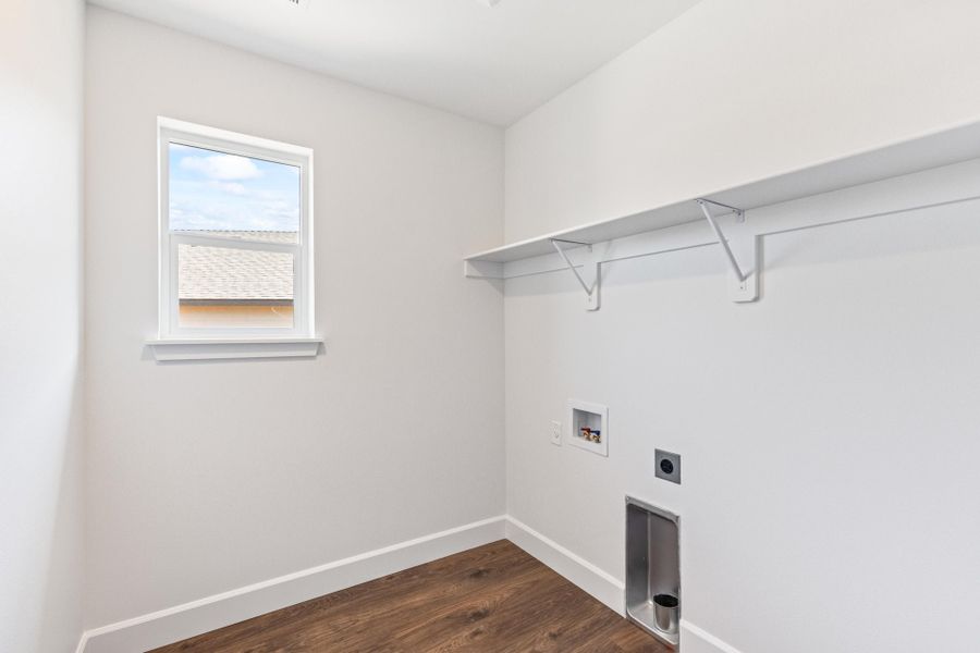 Spacious, unfurnished interior of a new home in IronHorse, Prineville (Image 26). Spacious, unfurnished interior of a new home in IronHorse, Prineville (Image 26).