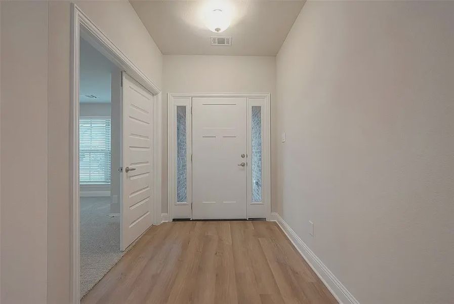 Spacious, unfurnished interior of a new home in Bayou Maison, Dickinson (Image 9).