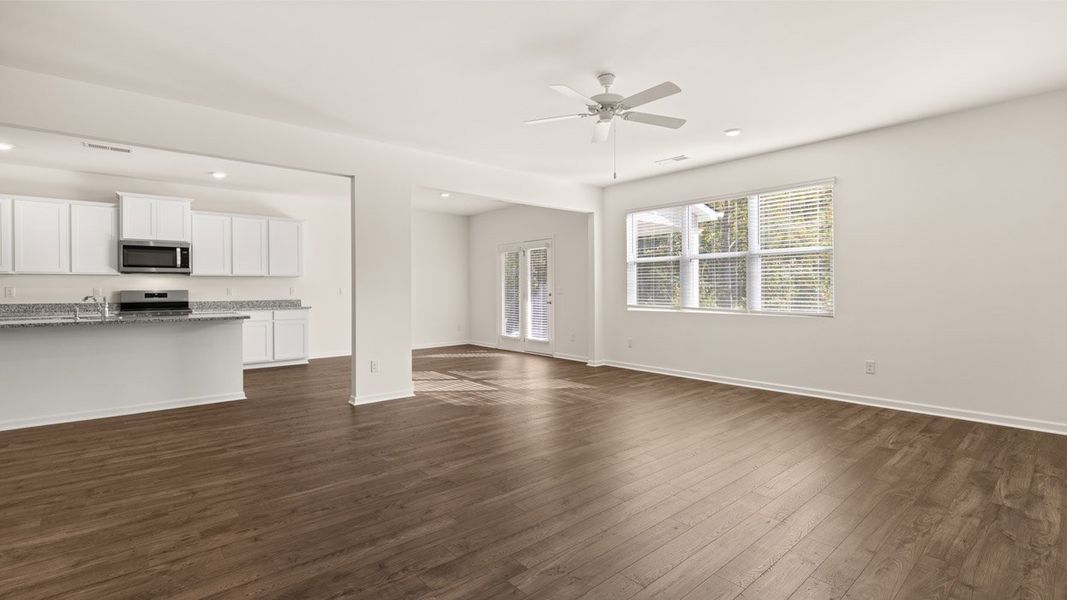 Spacious, unfurnished interior of a new home in Bridle Creek, Locust Grove (Image 21).