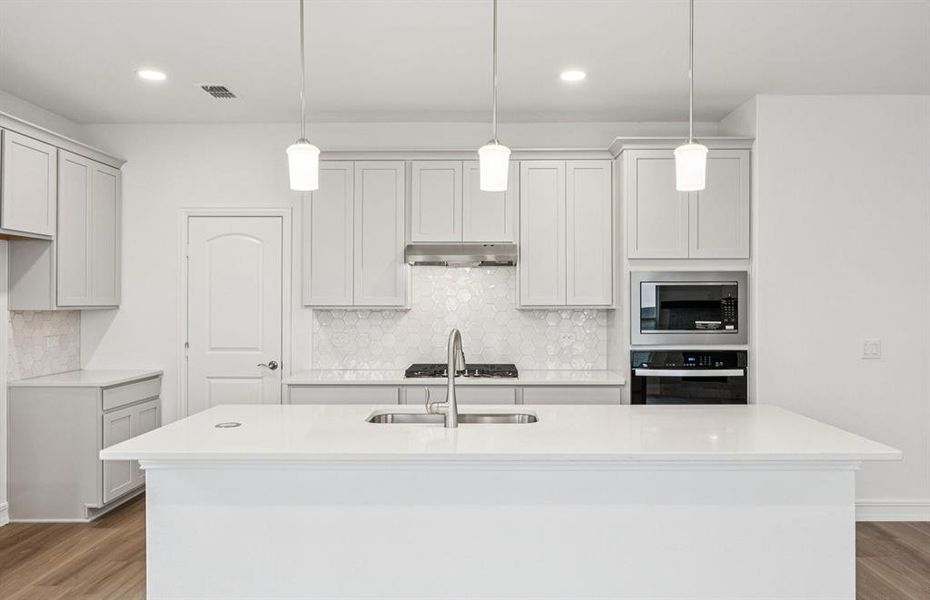 Eat-in island kitchen Eat-in island kitchen