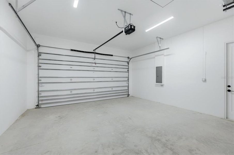 Spacious, unfurnished interior of a new home in , North Port (Image 29).