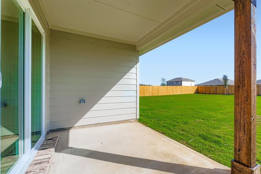 Exterior details and patio area of a home in Middlefield Village, Dallas (Image 3).