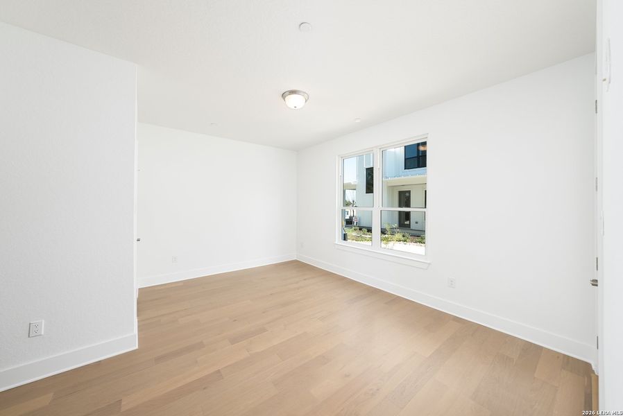 Spacious, unfurnished interior of a new home in , San Antonio (Image 23).