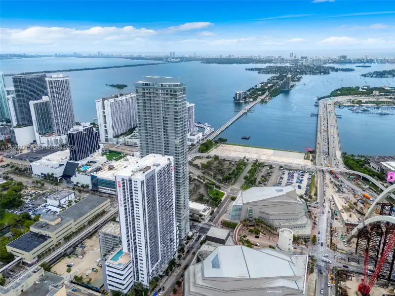 Condo located in Miami, FL showcasing its design and architecture (Image 25).