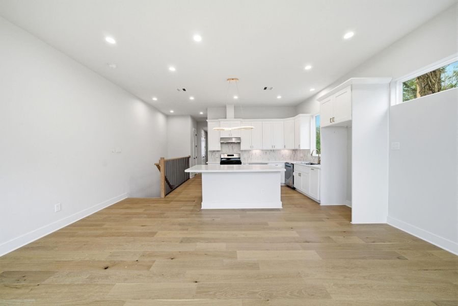 Spacious, unfurnished interior of a new home in , Houston (Image 21).