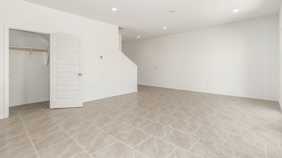 Spacious, unfurnished interior of a new home in Blackhawk, Tucson (Image 12).