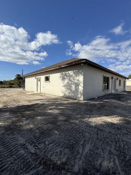 Exterior details and patio area of a home in , Okeechobee (Image 17).