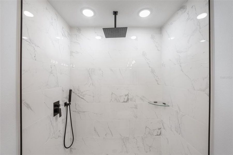 Close-up of interior finishes inside a home in , Dunnellon (Image 17).