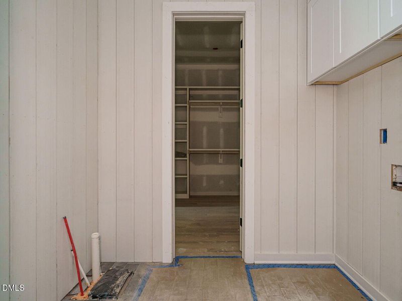 008-1280x960-laundry-room