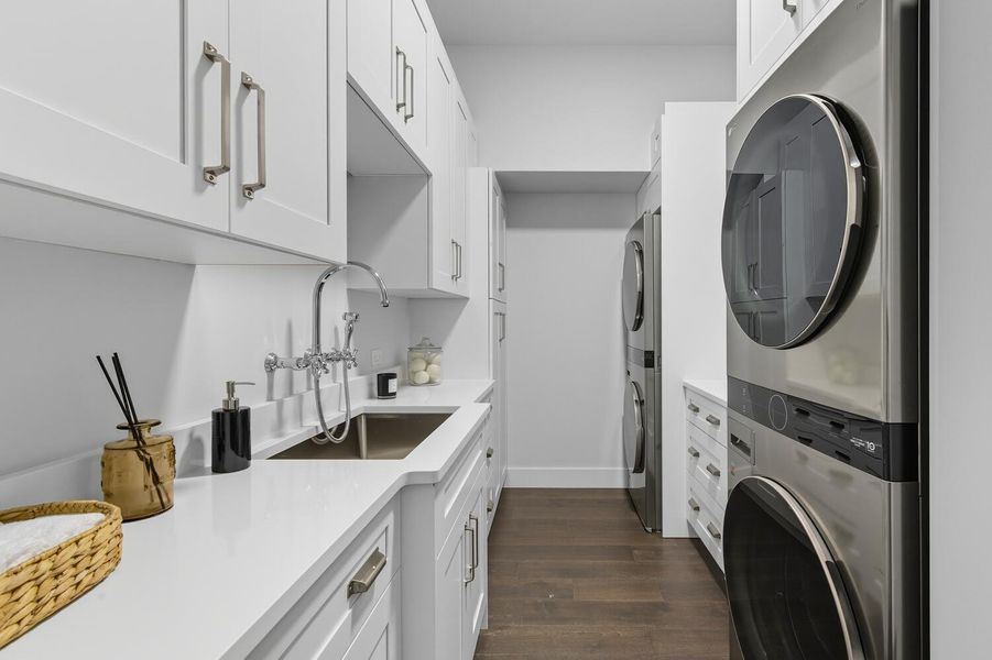 Furnished interior view inside a new home in , Palm Beach Gardens (Image 9).