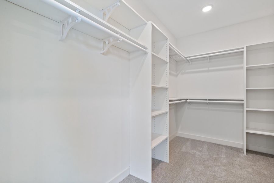 Spacious, unfurnished interior of a new home in White Oak, Arlington (Image 26).