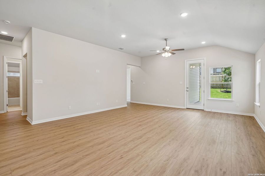 Spacious, unfurnished interior of a new home in Piedmont, San Antonio (Image 15).