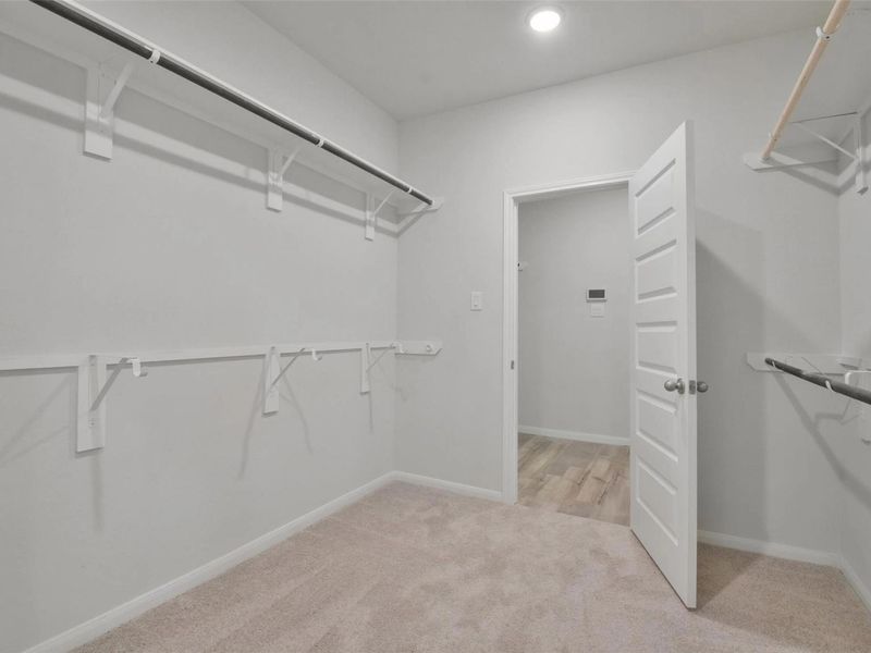 Spacious, unfurnished interior of a new home in River Ranch Meadows, Dayton (Image 27).