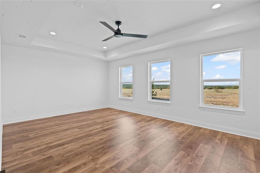 Spacious, unfurnished interior of a new home in Lanzara Ranch, Godley (Image 26).