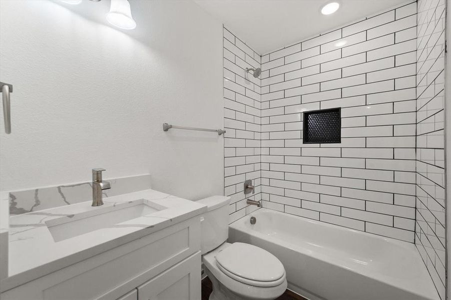 Furnished interior view inside a new home in , Kerens (Image 14).