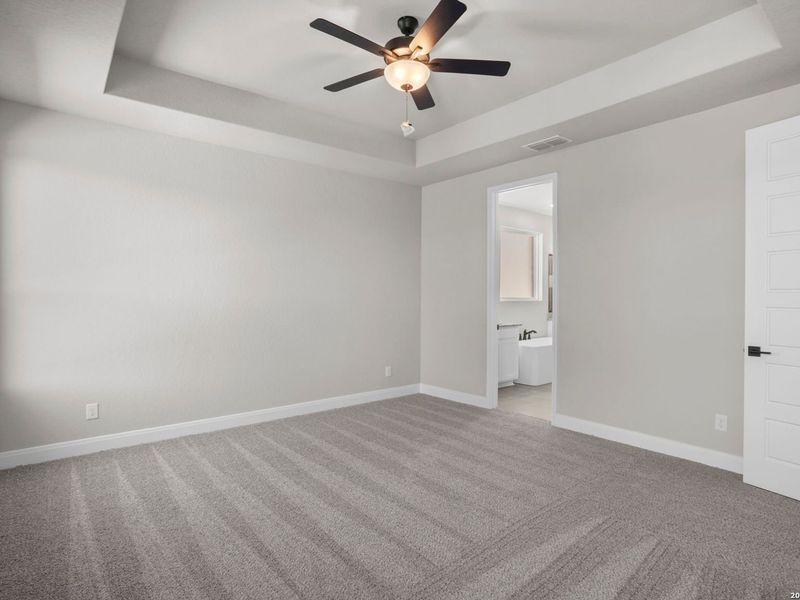 Spacious, unfurnished interior of a new home in Ladera, San Antonio (Image 29).