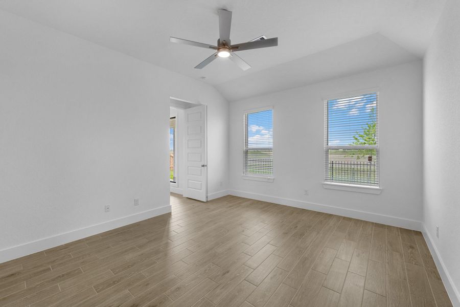 Spacious, unfurnished interior of a new home in Beacon Hill, Waller (Image 23).