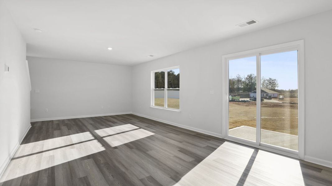 Spacious, unfurnished interior of a new home in Cedar Gap, Fountain Inn (Image 18).