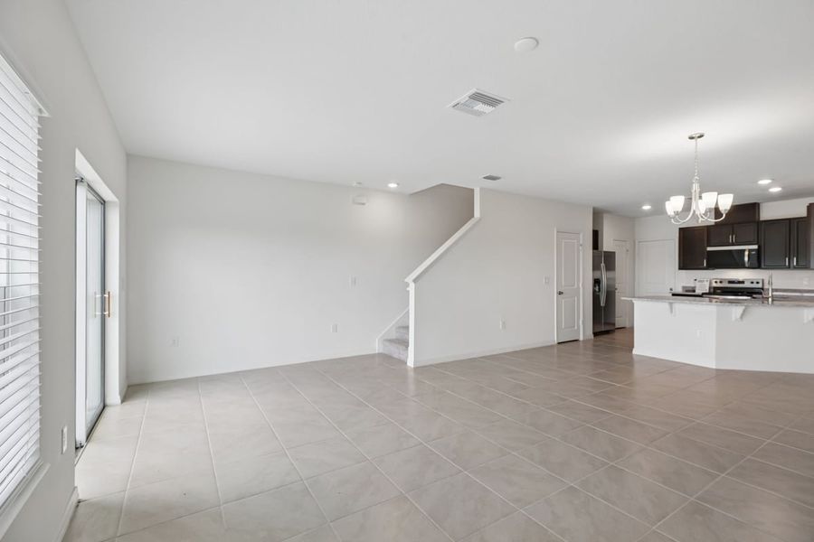 Spacious, unfurnished interior of a new home in Reserve at Forest Lake Townhomes, Lake Wales (Image 11).