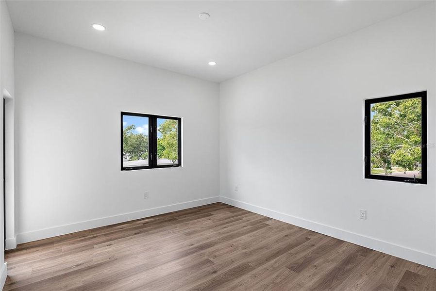 Spacious, unfurnished interior of a new home in , St. Petersburg (Image 25).