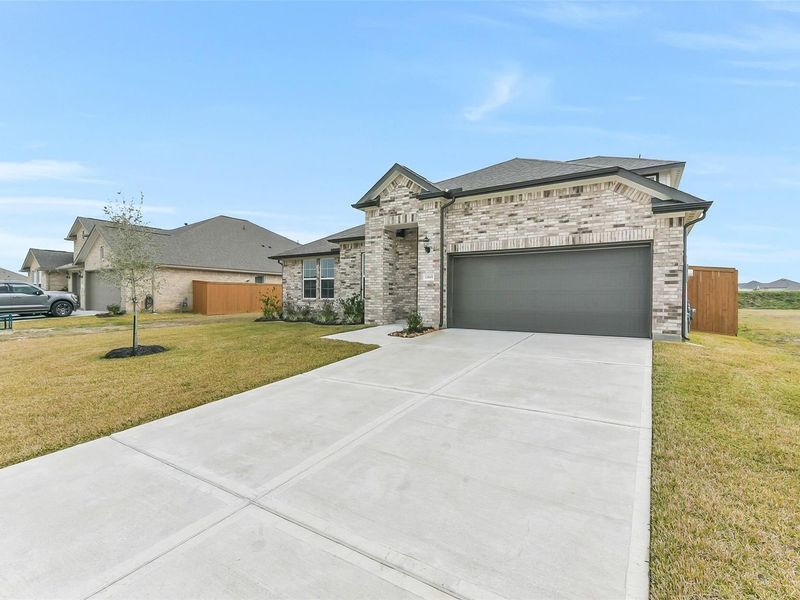 Front exterior of a new home in Lago Mar, Texas City, TX, highlighting curb appeal (Image 20).