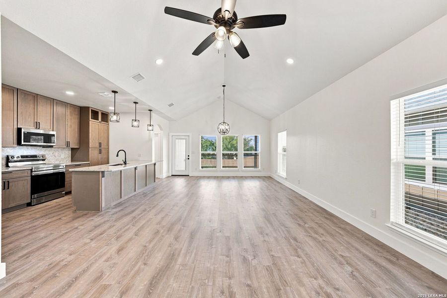 Spacious, unfurnished interior of a new home in , Kerrville (Image 21). Spacious, unfurnished interior of a new home in , Kerrville (Image 21).