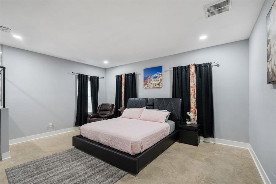 Furnished interior view inside a new home in , Malakoff (Image 29).