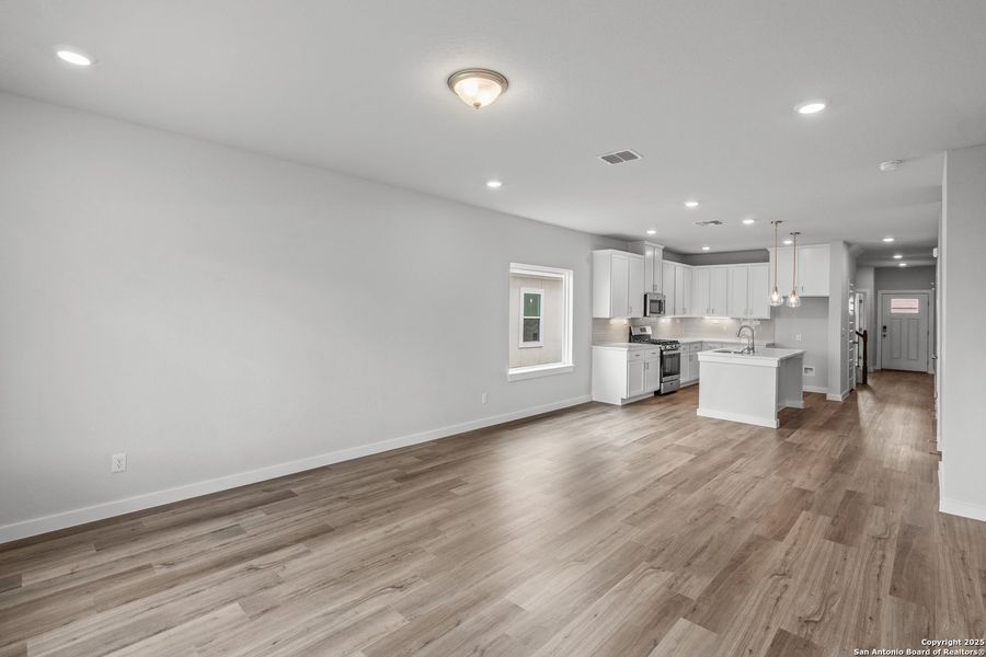 Spacious, unfurnished interior of a new home in August Fields, New Braunfels (Image 17).