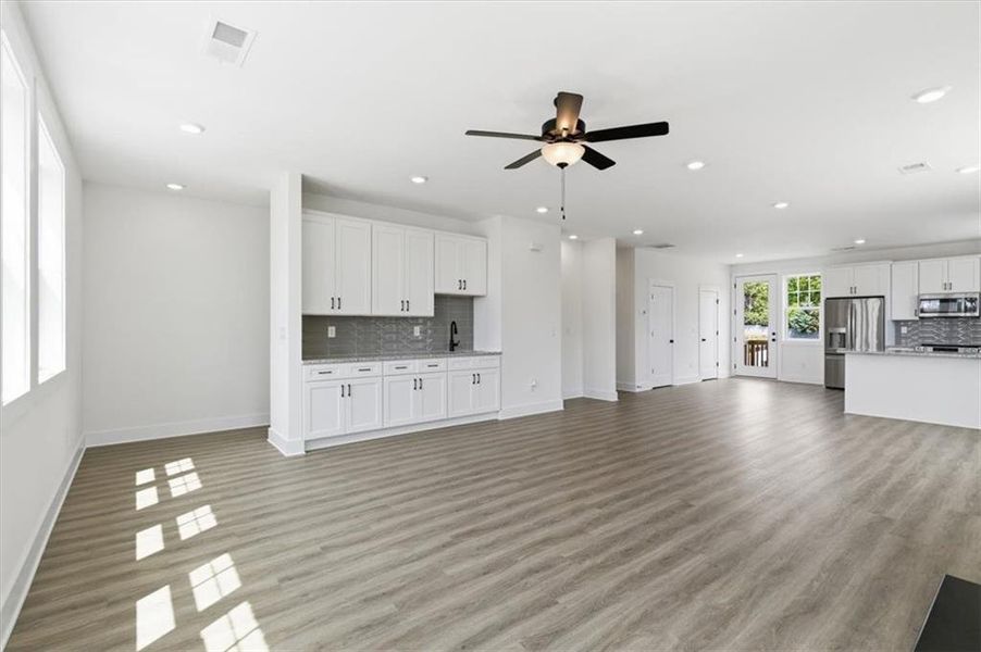 Spacious, unfurnished interior of a new home in , Atlanta (Image 34).