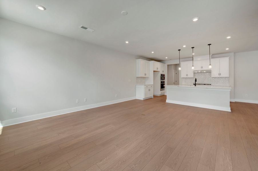Spacious, unfurnished interior of a new home in Seven Oaks, Belmont (Image 12).