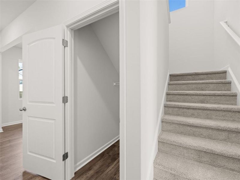 Spacious, unfurnished interior of a new home in Oaks at Cedar Grove, Fairburn (Image 19).