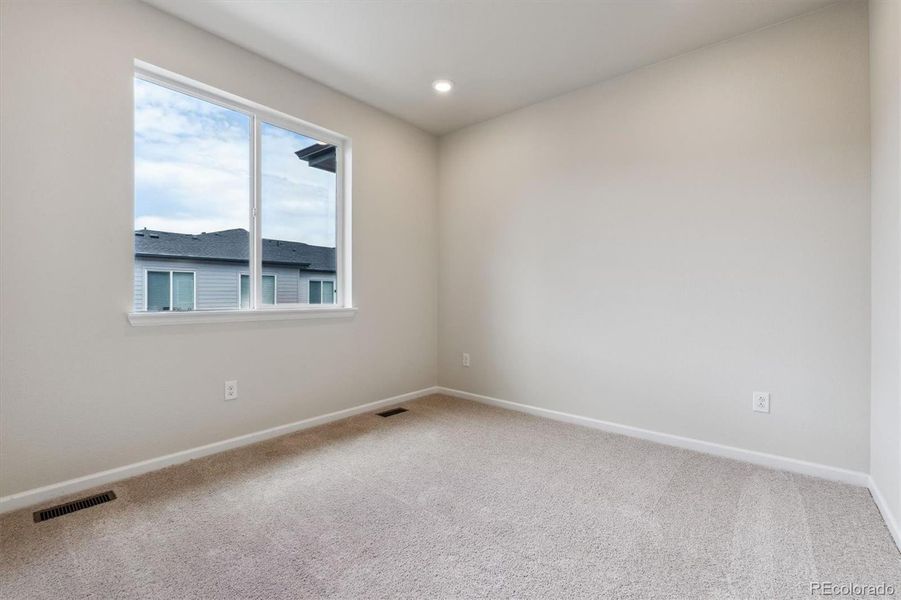 Spacious, unfurnished interior of a new home in Townhome Collection at Grand Vue at Interlocken, Broomfield (Image 13).