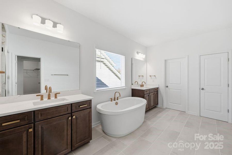 154 Nicholson Lane ~ Ready Now!