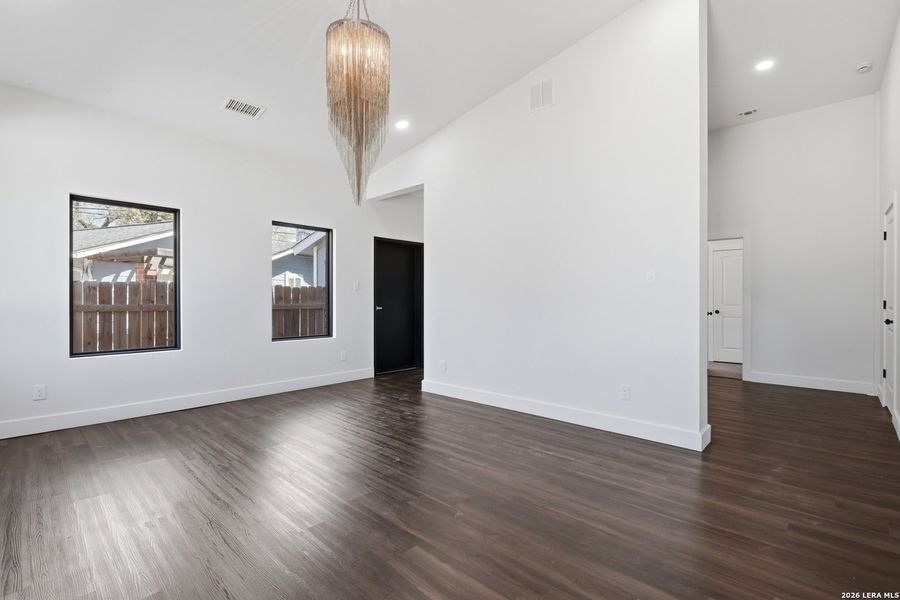 Spacious, unfurnished interior of a new home in , San Antonio (Image 21).