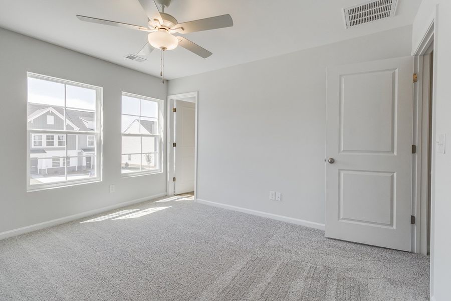 Spacious, unfurnished interior of a new home in Astoria, Columbia (Image 22).
