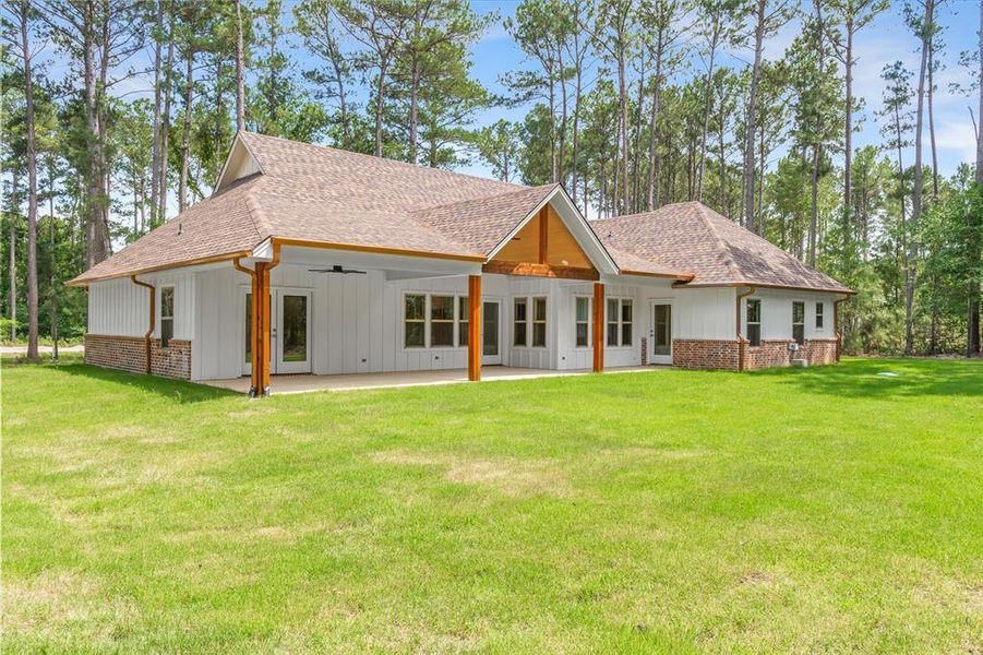 Exterior details and patio area of a home in , Grand Saline (Image 4).