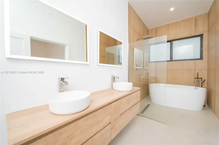 Furnished interior view inside a new home in , Fort Lauderdale (Image 10).