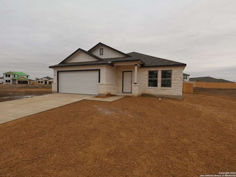 Image 24 of a home in Cinco Lakes. Image 24 of a home in Cinco Lakes.