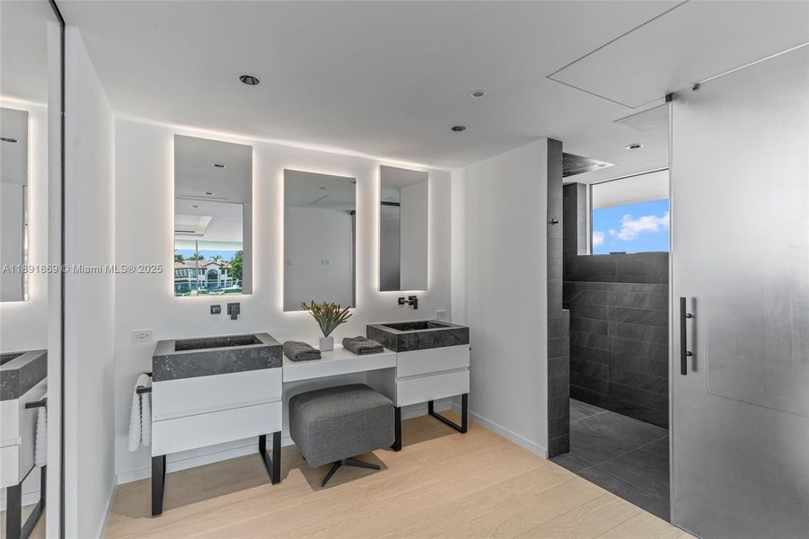 Furnished interior view inside a new home in , Fort Lauderdale (Image 9).