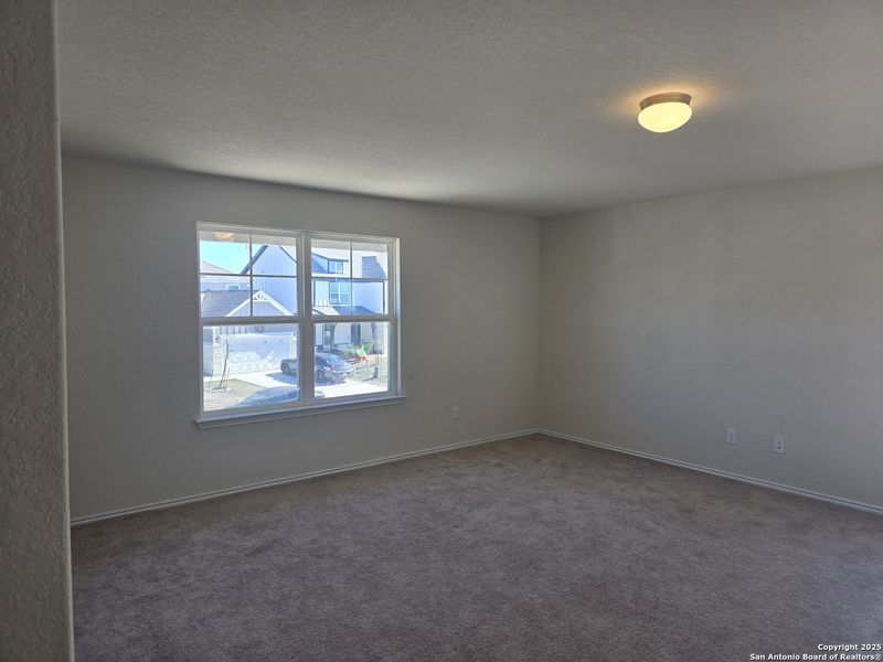 Spacious, unfurnished interior of a new home in Davis Ranch, San Antonio (Image 11).