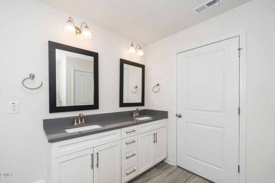 30-web-or-mls-725 Andrade (23 of 36)