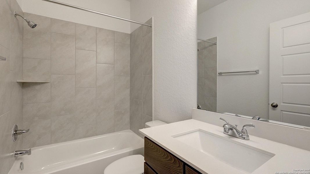 Image 31 of a home in Ladera 40'.