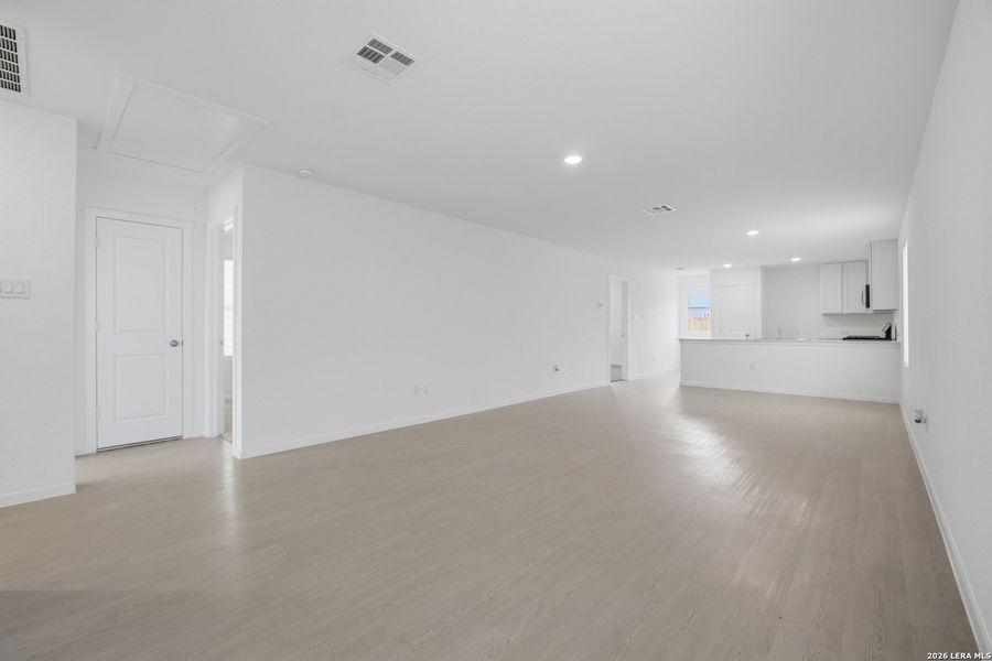 Spacious, unfurnished interior of a new home in Rose Valley, Converse (Image 18).