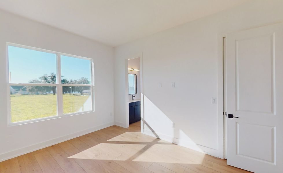 Spacious, unfurnished interior of a new home in West Hill Estates, Dade City (Image 35).