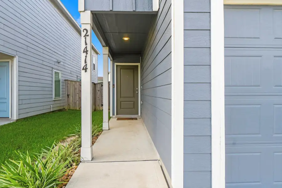 Exterior details and patio area of a home in Tavola, New Caney (Image 21).