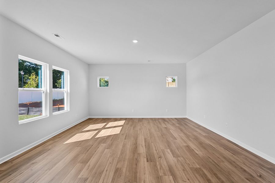 Spacious, unfurnished interior of a new home in Hanes Lake, Winston-Salem (Image 21).