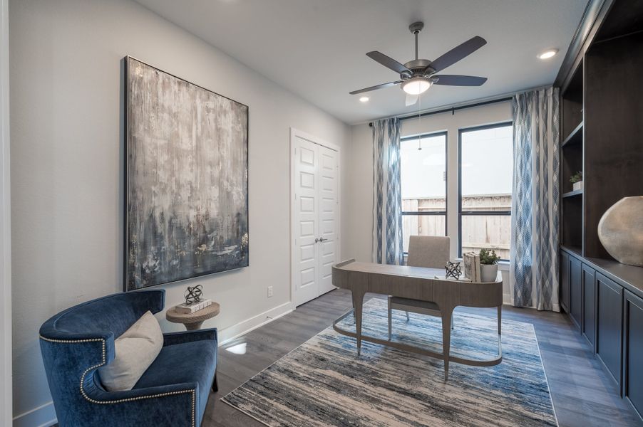 Representative furnished interior of a home built from the Verona by Tri Pointe Homes in Sienna 80′, Missouri City (Image 5).