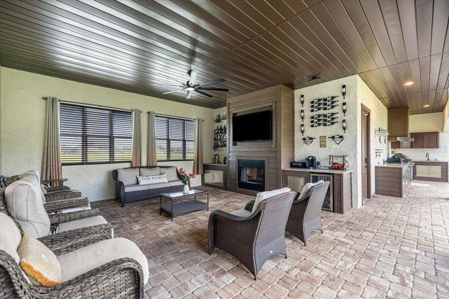 Exterior details and patio area of a home in , Ocala (Image 31).