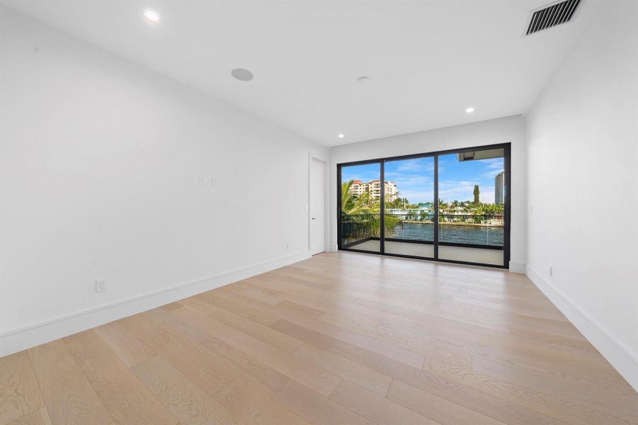 Spacious, unfurnished interior of a new home in , Pompano Beach (Image 27). Spacious, unfurnished interior of a new home in , Pompano Beach (Image 27).
