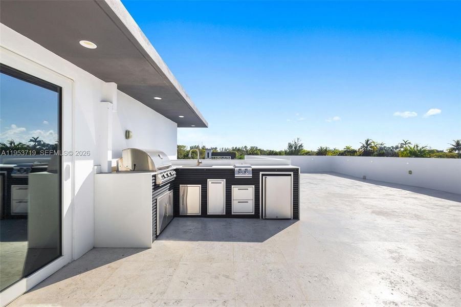 Exterior details and patio area of a home in , Palmetto Bay (Image 26).